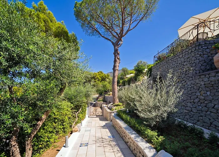 Penthouse Donna Carmela אנה קאפרי